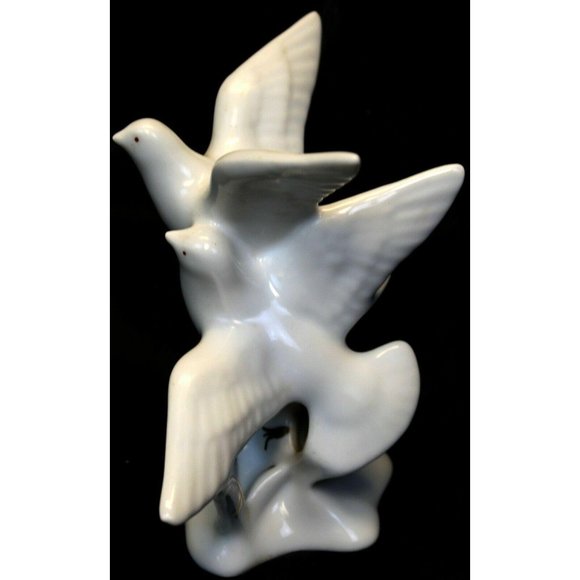 White Porcelain Doves in Flight Gold Trim Bibelou Romanian 5" Tall - Picture 3 of 8